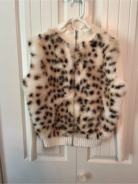 Faux Fur Leopard Print Zip sweater that look like a vest in Cream and Brown